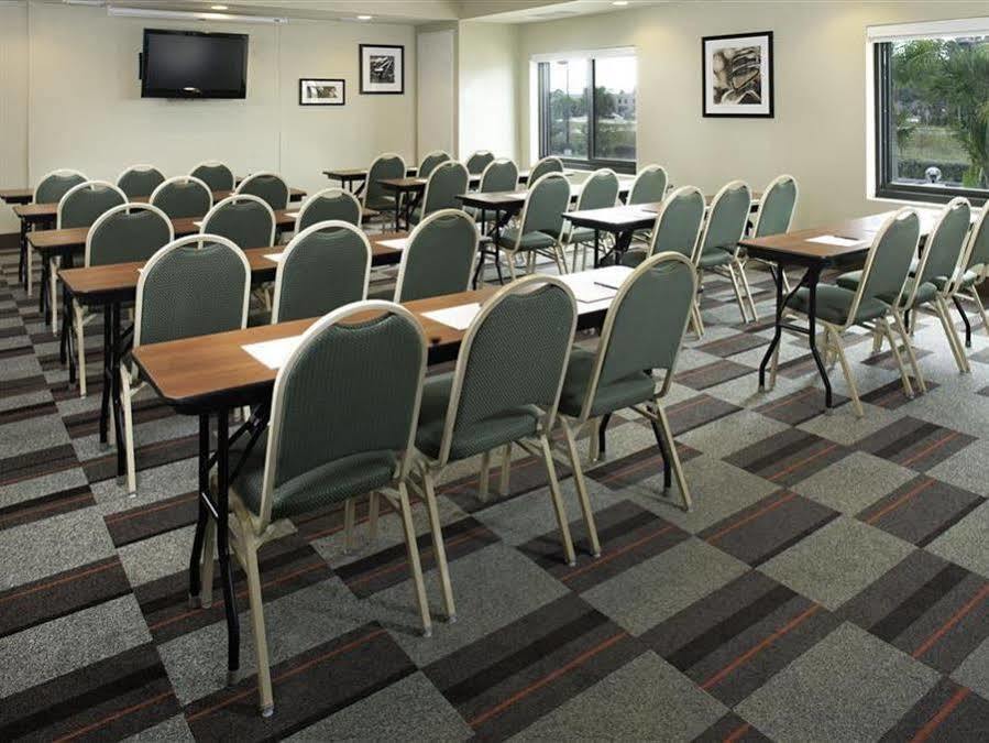 Four Points By Sheraton Fort Myers Airport Eksteriør billede